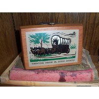 Vintage Conestoga Wagon Pennsylvania Dutch Country Wand Plakette Lancaster Amish Handmade Hand Screened Vintage Conestoga Wagon Pennsylvania Dutch Country Wand Plakette Lancaster Amish Handmade Hand Screened von WinterFinds