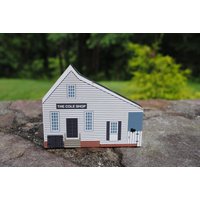 Vintage Faline Holz Haus Gebäude Cat Es Meow Cole Shop Duke Of Gloucester Serie von WinterFinds