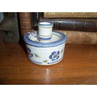 Vintage Handgemachte Keramik Kerzenhalter Und Deckelschale Blau Floral von WinterFinds