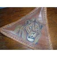 Vintage Leder Löwe Handgemachter Hocker Sitzbezug von WinterFinds