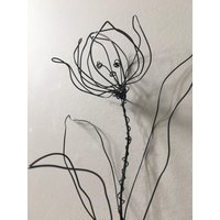 Wohndekor. Wanddekoration. Wandbehang. Blumen-Kunst Aus Draht. Tulpe. 1 Tulpe Mit Stiel Und Blättern. 100% Handarbeit, Einzigartiges Innendesign. 3D von WireAndMeshArt