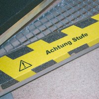 Anti-Rutschkantenprofil "Achtung Stufe", LxB 635 x 120 mm Anti-Rutschkantenprofil "Achtung Stufe", LxB 635 x 120 mm von Mehlhose