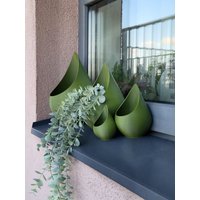 An Der Wand Montierter Outdoor-Pflanzentopf, Fensterbank-Blumentopf, Leichter Teardrop-Pflanzer, Behälter in Modernem Design An Der Wand Montierter Outdoor-Pflanzentopf, Fensterbank-Blumentopf, Leichter Teardrop-Pflanzer, Behälter in Modernem Design von WiseMakers