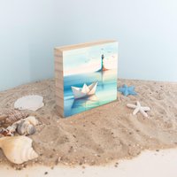 Papierboot Leuchtturm Meer Ozean Küste Holzbild Holzblock | 10x10x2cm Geschenk Urlaub Sommer Maritim Deko Wohndeko Wohnakzent Wohnaccessoire von WishcraftersDE