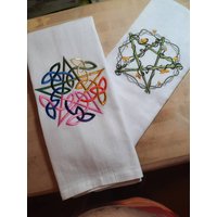 Geschirrtücher Für Wicca Pentagram, Pentakele Verzierte Mit Wunderschönen Schutzsymbolen von WitchStitchinCrafts