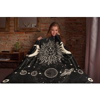 Sherpa Soft Fleece Decke | Witchy Sun Celestial Quilt Schwarz-Gold Konstellation Boho Bettwäsche Hexenmond & Sterne Sternzeichen Horoskop Sherpa Soft Fleece Decke | Witchy Sun Celestial Quilt Schwarz-Gold Konstellation Boho Bettwäsche Hexenmond & Sterne Sternzeichen Horoskop von WitchyStitchez