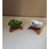 Ihre Wahl, Zwei Vintage Kleine Emaille-Kerzenhalter, Emaille-Kerzenhalter in Grün Und Weiß/Blau Mcm-Kerzenhalter von WithAScentOfCinnamon