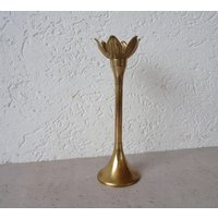 Vintage Gilde Kerzenständer Aus Messing, Mcm Messing in Form Einer Tulpe von WithAScentOfCinnamon