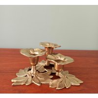 Vintage Messing Kerzenhalter Für Drei Kerzen, in Blumenform Vintage Messing Kerzenhalter Für Drei Kerzen, in Blumenform von WithAScentOfCinnamon