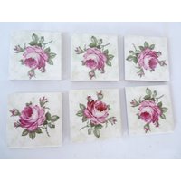Vintage Set Von 6 Porzellan Tischuntersetzer Mit Rosa Rosen Design, Hübsche Tischdekoration, Tischschutz, Shabby Chic von WithAScentOfCinnamon