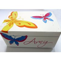 Personalisierte Schmetterling Erinnerungsbox, Baby Memory Box, Girl Geschenk, Geschenk Für Mädchen, Personalisierte Erinnerungsbox Personalisierte Schmetterling Erinnerungsbox, Baby Memory Box, Girl Geschenk, Geschenk Für Mädchen, Personalisierte Erinnerungsbox von WithHugsandKisses