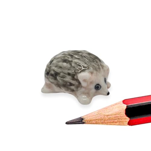 WitnyStore Winzige 5,1 cm lange braune Igel-Figur – Miniatur-Figur, handbemalt, Keramik, Stachelschwein, Echidna, Säugetier, nachtaktive Tiere, Porzellan, dekorative Sammlerfiguren, Dekoration WitnyStore Winzige 5,1 cm lange braune Igel-Figur – Miniatur-Figur, handbemalt, Keramik, Stachelschwein, Echidna, Säugetier, nachtaktive Tiere, Porzellan, dekorative Sammlerfiguren, Dekoration von WitnyStore