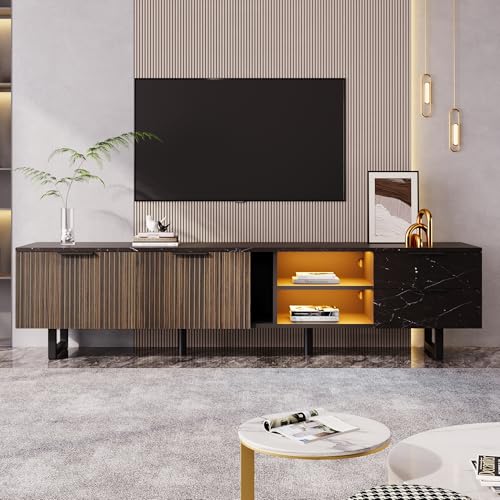 Wiuzo 200cm TV-Schrank mit schwarzer Marmoroptik, dunklen Holzmasertüren, Verstellbarer LED-Beleuchtung, Zwei Türen und Zwei Schubladen, geeignet für Staubsaugerroboter von Wiuzo