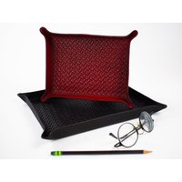 Punziertes Leder Tablett - Windmühlen Fliesenmuster von WizenedOakLeather