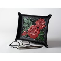 Tablett Mit Rosen Und Blättern - Flachreliefgravur von WizenedOakLeather