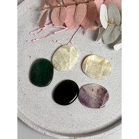 Worry Stones - Sorgensteine Aus Kristall, Verschiedene Kristalle Zur Auswahl Für Entspannung & Achtsamkeit von WoelkchenWunderShop