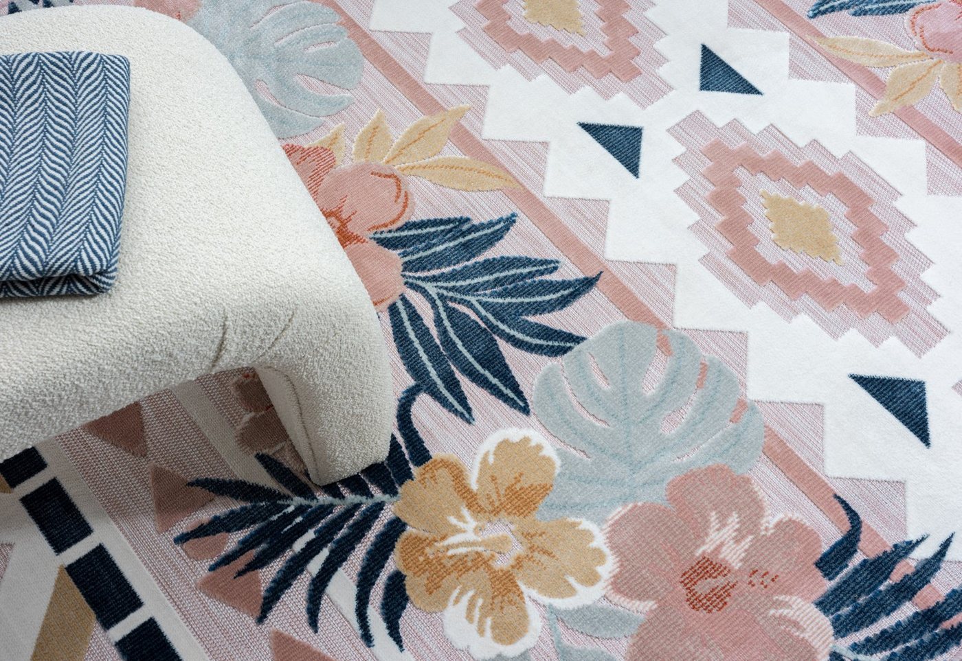 Teppich MY-RUG Outdoor-Teppich "Aurora II" 150x80 cm, rosa, Wohnando, rechteckig, Höhe: 8 mm, mit floralem Hoch-Tief-Design, für drinnen und draußen von Wohnando