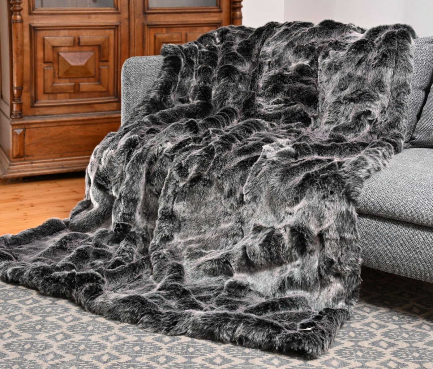 Wohndecke Felldecke (Kunstfell) Alaska Wolf" Premium superfein, Wohnen und Accessoires GmbH & Co. KG, Pelzoptik" von Wohnen und Accessoires GmbH & Co. KG