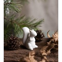 Kleines Eichhörnchen Aus Keramik Matt/Weiß Kleines Eichhörnchen Aus Keramik Matt/Weiß von WohnenSchenken