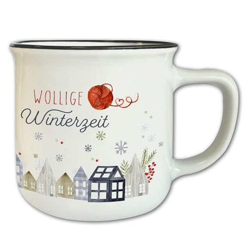 Vintage Tasse Weiß mit Spruch T137 ″Wollige Winterzeit″ Motivtasse Geschenk Stricken Häkeln Retro Keramik 330 ml Vintage Tasse Weiß mit Spruch T137 ″Wollige Winterzeit″ Motivtasse Geschenk Stricken Häkeln Retro Keramik 330 ml von Wohnkult