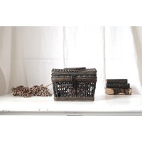 Antiker Trachtenkorb Weidenkoffer Starke Patina Dirndl Tasche Handtasche Landhaus Dekor Bauernhaus Einrichtung Süddeutsche Tracht Koffer Antiker Trachtenkorb Weidenkoffer Starke Patina Dirndl Tasche Handtasche Landhaus Dekor Bauernhaus Einrichtung Süddeutsche Tracht Koffer von Wohnwohltaten