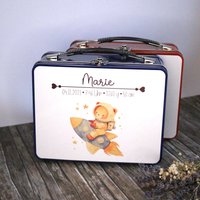 Personalisierbarer Erinnerungskoffer Zur Geburt/Erinnerungskiste Baby Geschenk Erinnerungsbox Metallkoffer Personalisierbarer Erinnerungskoffer Zur Geburt/Erinnerungskiste Baby Geschenk Erinnerungsbox Metallkoffer von Woidglow