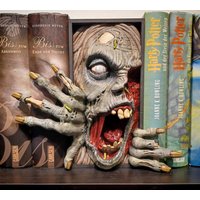 Handbemaltes Book Nook - Zombie | Art.nr. Bk-mm-Z-R Handbemaltes Book Nook - Zombie | Art.nr. Bk-mm-Z-R von WolfArtworksDE