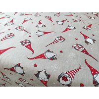 Weihnachts-, Heiligabend-, Xxl Tischdecke Bis 4, 50 M. Groß Lang Oder Mitteldecke Bunt Süß Beige Grau Weiß Rot Gnome Zwerg Wichtel Mit Herz Weihnachts-, Heiligabend-, Xxl Tischdecke Bis 4, 50 M. Groß Lang Oder Mitteldecke Bunt Süß Beige Grau Weiß Rot Gnome Zwerg Wichtel Mit Herz von WolkenVonElena