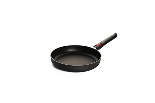 Woll Eco Lite Flachpfanne - Induktiv -, Ø 24 cm, 5 cm hoch, mit abnehmbarem Stiel - Geeignet für alle Herdarten, 100% recyceltes Aluguss, backofenfest, schwarz Woll Eco Lite Flachpfanne - Induktiv -, Ø 24 cm, 5 cm hoch, mit abnehmbarem Stiel - Geeignet für alle Herdarten, 100% recyceltes Aluguss, backofenfest, schwarz von Woll
