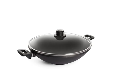 Woll Nowo Titanium Wok- und Rührpfanne mit Glasdeckel in Box, Ø 36 cm, 11 cm hoch, mit 2 Seitengriffen - Geeignet für Ceran, Gas, Elektro, Halogen - nicht induktionsgeeignet, backofenfest, schwarz von Woll