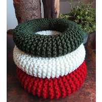 strickkränze - in 3 Weihnachtsfarben Farben Türkranz Tischkranz Selbst Dekorieren 27 cm von Wolleladen