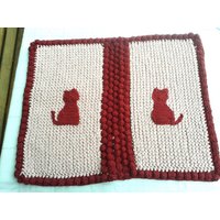 Teppich Gestrickt Badteppich Läufer Bettvorleger, 45 X 58 cm Mit Katzen Gehäkelt Natur/ Rot Recyclingbaumwolle Teppich Gestrickt Badteppich Läufer Bettvorleger, 45 X 58 cm Mit Katzen Gehäkelt Natur/ Rot Recyclingbaumwolle von Wolltilda