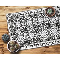 Dekorative Azulejos-Fliesen Vinylmatte, Weiße Pvc-Matte, Schwarze Vinylbodenmatte, Ornamentboden, Linoleumteppich, Fliesen-Vinylmatte von WondecaFloor