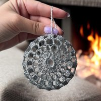 Gehäkelte Weihnachtskugel Handgefertigte Weihnachtsverzierung Perfektes Geschenk Umweltfreundliche Fertige Produkt Ornament Urlaub Ornamente von WonderVHelen