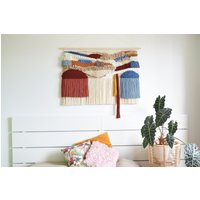 Handgefertigter Gewebter Wandteppich - Große Boho-Kunst Für Geschäftsräume, Neutrale Strukturierte Wanddekoration Büros von WonderlandStories
