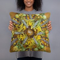 Gelbes Ernte-Explosions-Mandala-Kissen von WondersmithEmporium