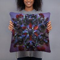 Kuscheliges Rotes Und Lila Natur Mandala Kissen von WondersmithEmporium