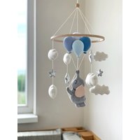 Elefant Baby Mobile Kinderzimmer Dekor Mit Luftballons Hängen Filz Krippe Baby-Dusche-Geschenk von WonderyHandmade