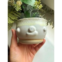 Schneewittchen Wonky Schüssel Mit Kanariengelbem Interieur | Handgemachte Keramik Becher Oder Joghurt Schale Schneewittchen Wonky Schüssel Mit Kanariengelbem Interieur | Handgemachte Keramik Becher Oder Joghurt Schale von WonkypotsDE