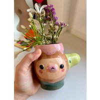 Süße Handgemachte Keramiktasse Mit Einzigartigem Griff | Handbemalte Mate - Oder Kaffeetasse Süße Handgemachte Keramiktasse Mit Einzigartigem Griff | Handbemalte Mate - Oder Kaffeetasse von WonkypotsDE