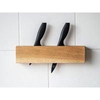 Holzmesserhalter, Messerhalter Kurz, Funktionelles Küchenaccessoires, Rustikales Küchenaccessoire, Massiver Geölter Eichenholzblock, Perfektes von WoodAndHomeFamily