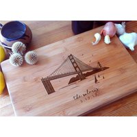 Personalisierter Schneideblock, San Francisco, Golden Gate Bridge, Hackbrett, Metzgerblock, Wohndekoration, Hochzeitsgeschenk von WoodAndMine