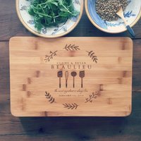 Personalisiertes Schneidebrett, Individuell Graviertes Holz Butcher Block, Hochzeitsgeschenk, Housewarminggeschenk, Maklergeschenk von WoodAndMine