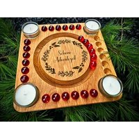 Adventskranz & Adventskalender Quadratisch. Handgefertigt Eichenholz. Inkl. 24 Murmeln U. 4 Teelichtern. Optionale Gravur - Sofortversand Adventskranz & Adventskalender Quadratisch. Handgefertigt Eichenholz. Inkl. 24 Murmeln U. 4 Teelichtern. Optionale Gravur - Sofortversand von WoodArtElements