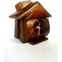 Holz Schreibtischuhr Haus Form Uhr Natur Teak Schnitzuhr Handgeschnitzt Home Art Decor Handarbeit Vintage Geschenk 8"x8"x6" von WoodCarvingArt