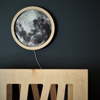 Magic Sperrholz Lampe Mit Mond Grafik Auf Natürlichen, Austauschbaren Leinwand von WoodCavePL