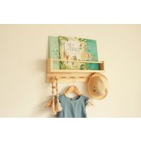 Kleines Bücherregal Mit Klammerstange, Kinder Und Garderobe von WoodDecorPW