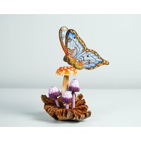Blauer Schmetterling Auf Pilz Skulptur, Handgemalt, Kunstwerk, Holzschnitzerei, Handgemacht, Insektenstatue, Wohnkultur, Weihnachtsgeschenk Blauer Schmetterling Auf Pilz Skulptur, Handgemalt, Kunstwerk, Holzschnitzerei, Handgemacht, Insektenstatue, Wohnkultur, Weihnachtsgeschenk von WoodGlassDecor