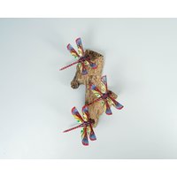 Hängende Rote Libellen Skulptur, Wanddekor, Bunte Kunst, Einzigartig, Holzschnitzerei, Schöne Figur, Innendekoration, Weihnachtsdekor Hängende Rote Libellen Skulptur, Wanddekor, Bunte Kunst, Einzigartig, Holzschnitzerei, Schöne Figur, Innendekoration, Weihnachtsdekor von WoodGlassDecor