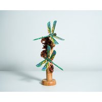 Paar Libelle Skulptur, Statue, Holzschnitzerei, Einzigartige Figur, Fee, Handgemacht, Gartendekoration, Verlobungsgeschenk, Erntedank Paar Libelle Skulptur, Statue, Holzschnitzerei, Einzigartige Figur, Fee, Handgemacht, Gartendekoration, Verlobungsgeschenk, Erntedank von WoodGlassDecor